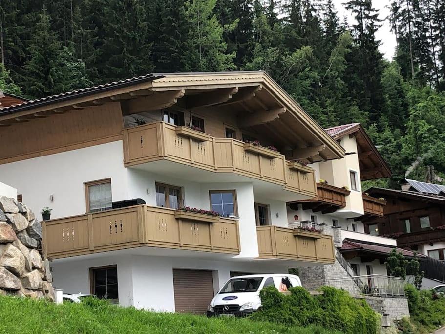 Ferienhaus Zillertal Panorama Blick Balkon Sauna Zellberg Εξωτερικό φωτογραφία